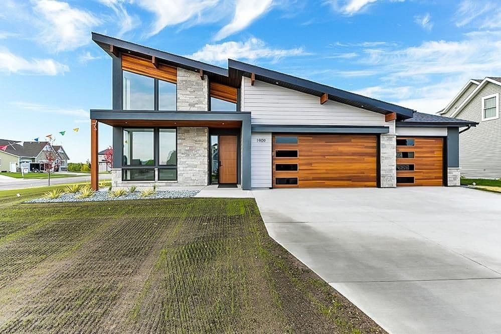 Modern garage door on a contemporary home